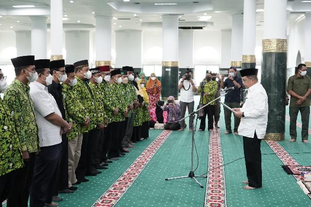 Pengurus PW Dewan Masjid Indonesia Provinsi Riau Dilantik, Ini Harapan Gubri