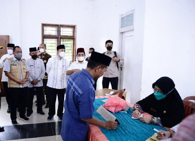 Gubri Syamsuar Tinjau Pelaksanaan Pasar Murah di Kabupaten Pelalawan