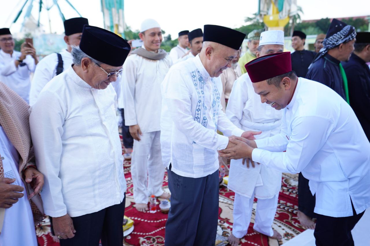 Ribuan Warga Padati Masjid Annur Riau untuk Buka Puasa Bersama Gubri dan Wagubri