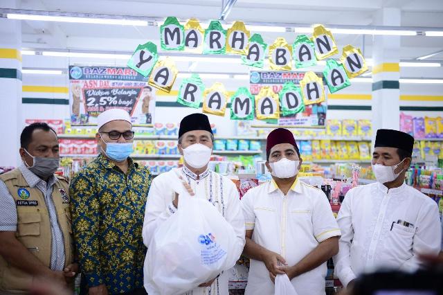 Gubri Syamsuar Tinjau Pelaksanaan Pasar Murah di Kabupaten Pelalawan