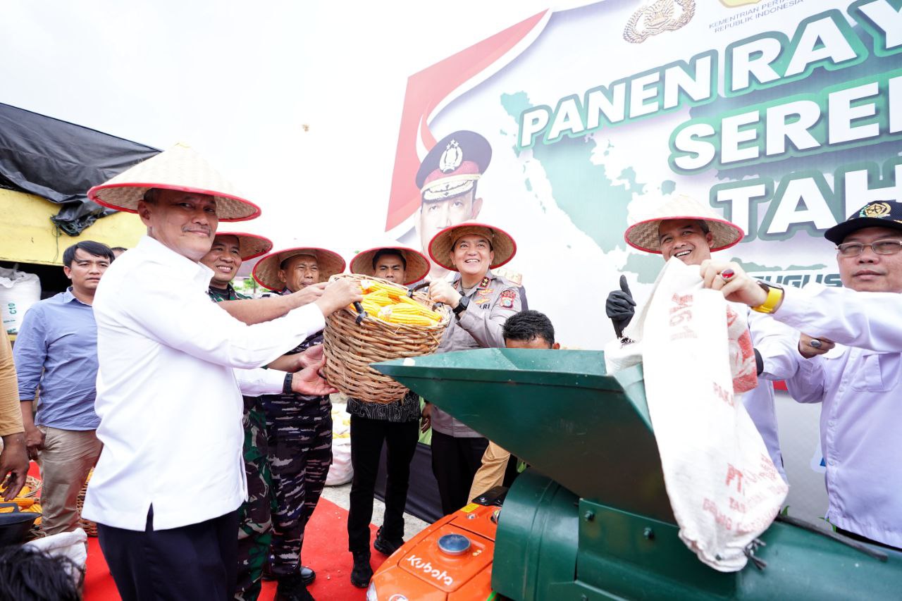 Berhasil Panen Raya Jagung Tahap I, Pj Sekdaprov Apresiasi Kapolda Riau