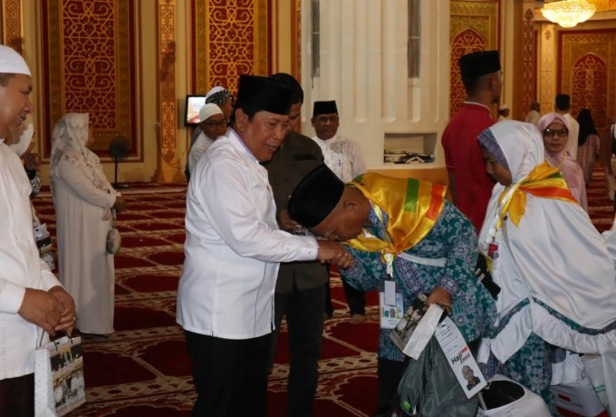 Bupati Sukiman Lepas Jamaah Calon Haji Rohul dengan Penuh Haru