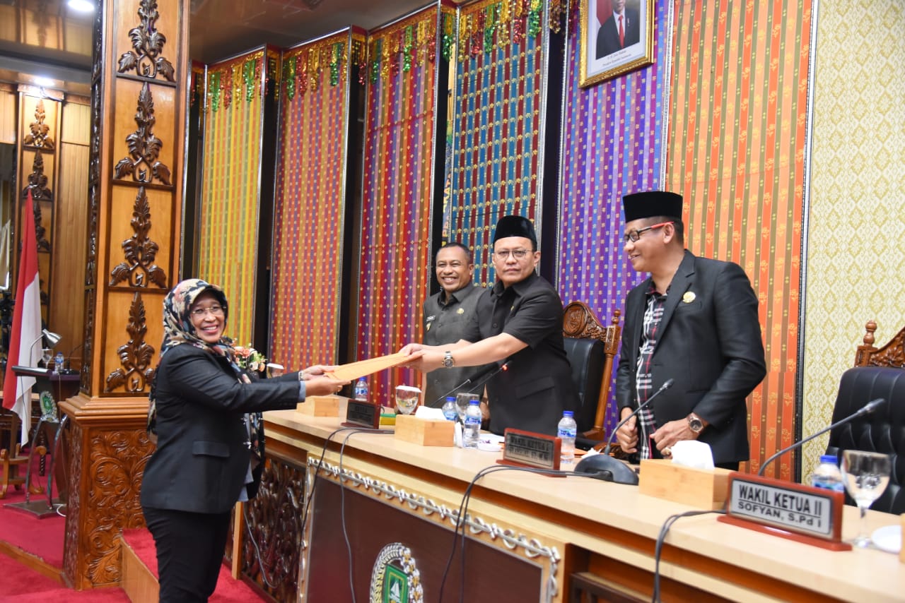 7 Fraksi Sampaikan Catatan Terhadap KLPJ Bupati Bengkalis 2022