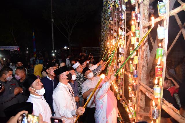 Resmikan Lampu Colok, Bupati Kasmarni Semua Pihak Lestarikan Warisan Budaya Lampu Colok Bengkalis 