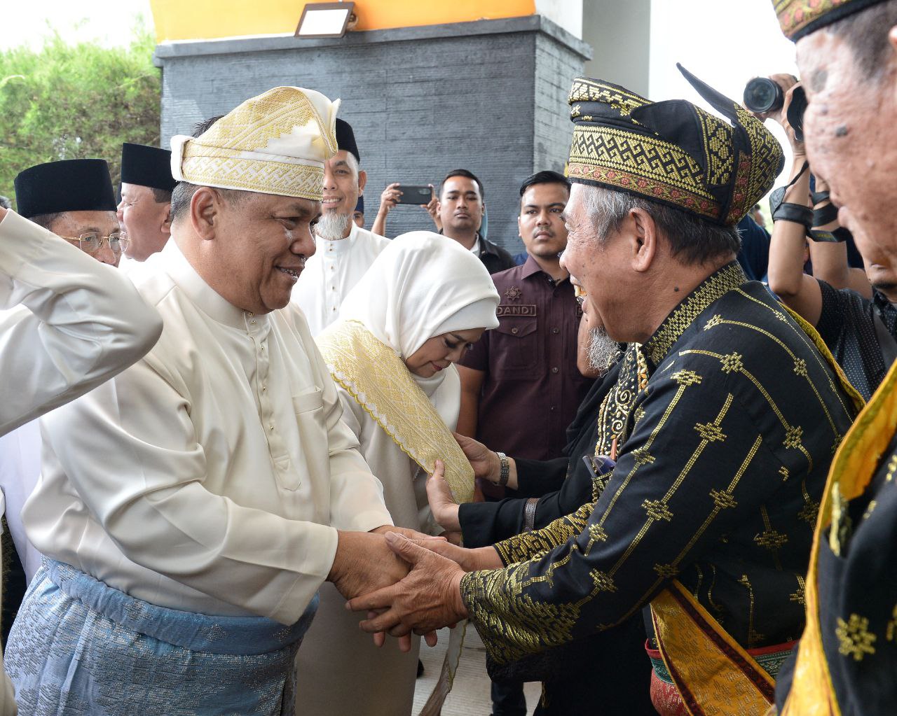 Suasana Khidmat Selimuti Tepuk Tepung Tawar Gubri Wahid dan Wagubri SF Hariyanto