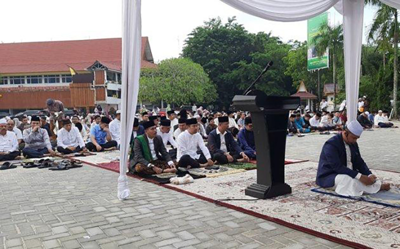 Pimpinan DPRD Ikut Sholat Ied Bersama Pj Wako di MPP