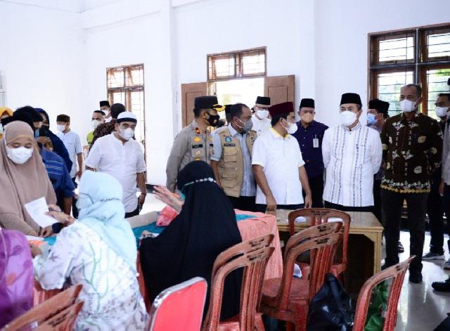 Gubri Syamsuar Tinjau Pelaksanaan Pasar Murah di Kabupaten Pelalawan