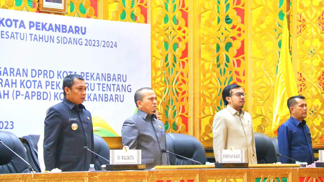 Pengesahan APBD Perubahan 2023 Pimpinan DPRD Pekanbaru