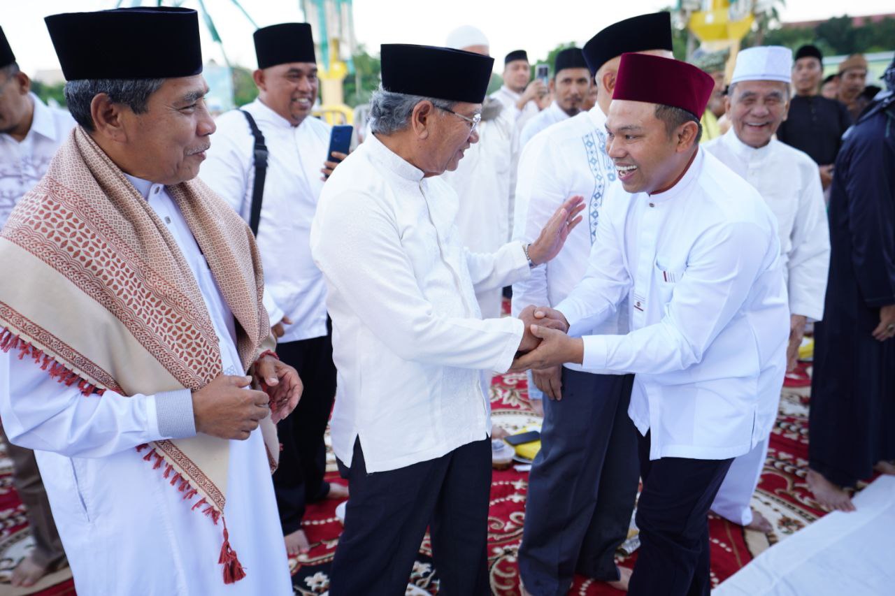 Ribuan Warga Padati Masjid Annur Riau untuk Buka Puasa Bersama Gubri dan Wagubri