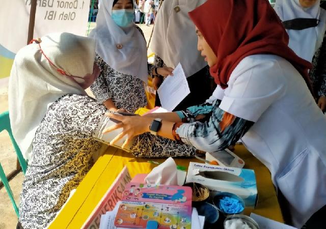 Bupati Inhil HM Wardan dan Ketua Stunting Hadiri Bhakti Sosial Donor Darah Sempena HKN ke-58