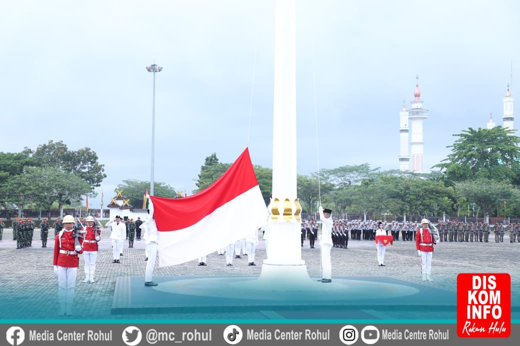 Upacara Peringatan HUT RI Ke-78 di Rokan Hulu yang Khidmat Meski Diguyur Hujan