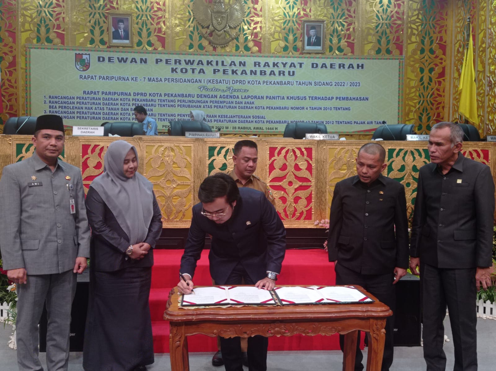 DPRD Pekanbaru Sahkan Perda Perlindungan Perempuan dan Anak dan Perda BPTHB