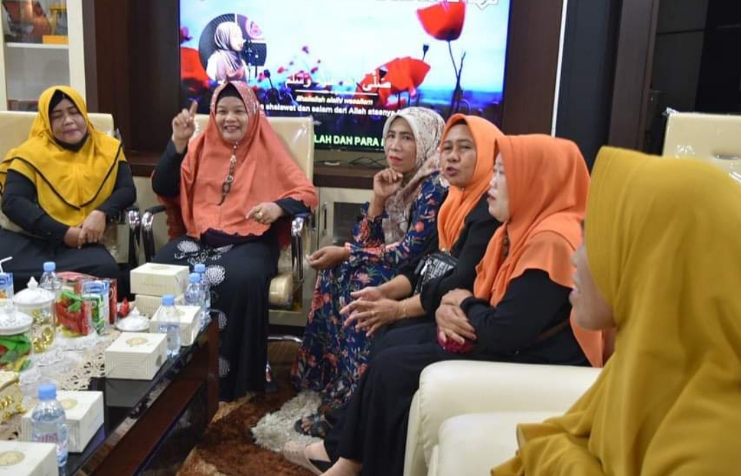 Ketua DPRD Pekanbaru Sabarudi Terima kunjungan Warga di Ruang Kerjanya