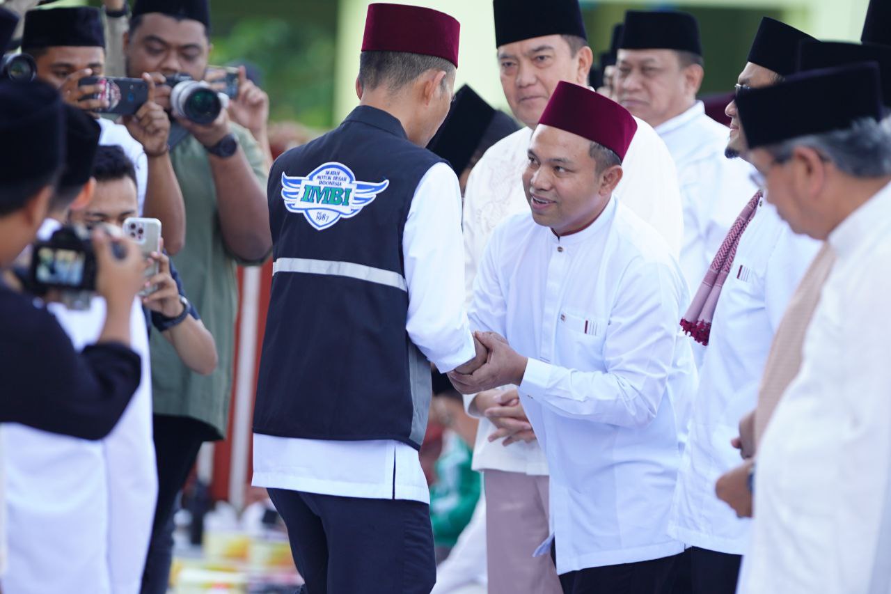 Ribuan Warga Padati Masjid Annur Riau untuk Buka Puasa Bersama Gubri dan Wagubri