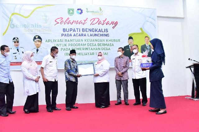 Bupati Bengkalis Launching Aplikasi Bantuan Keuangan 1 Miliar 1 Desa