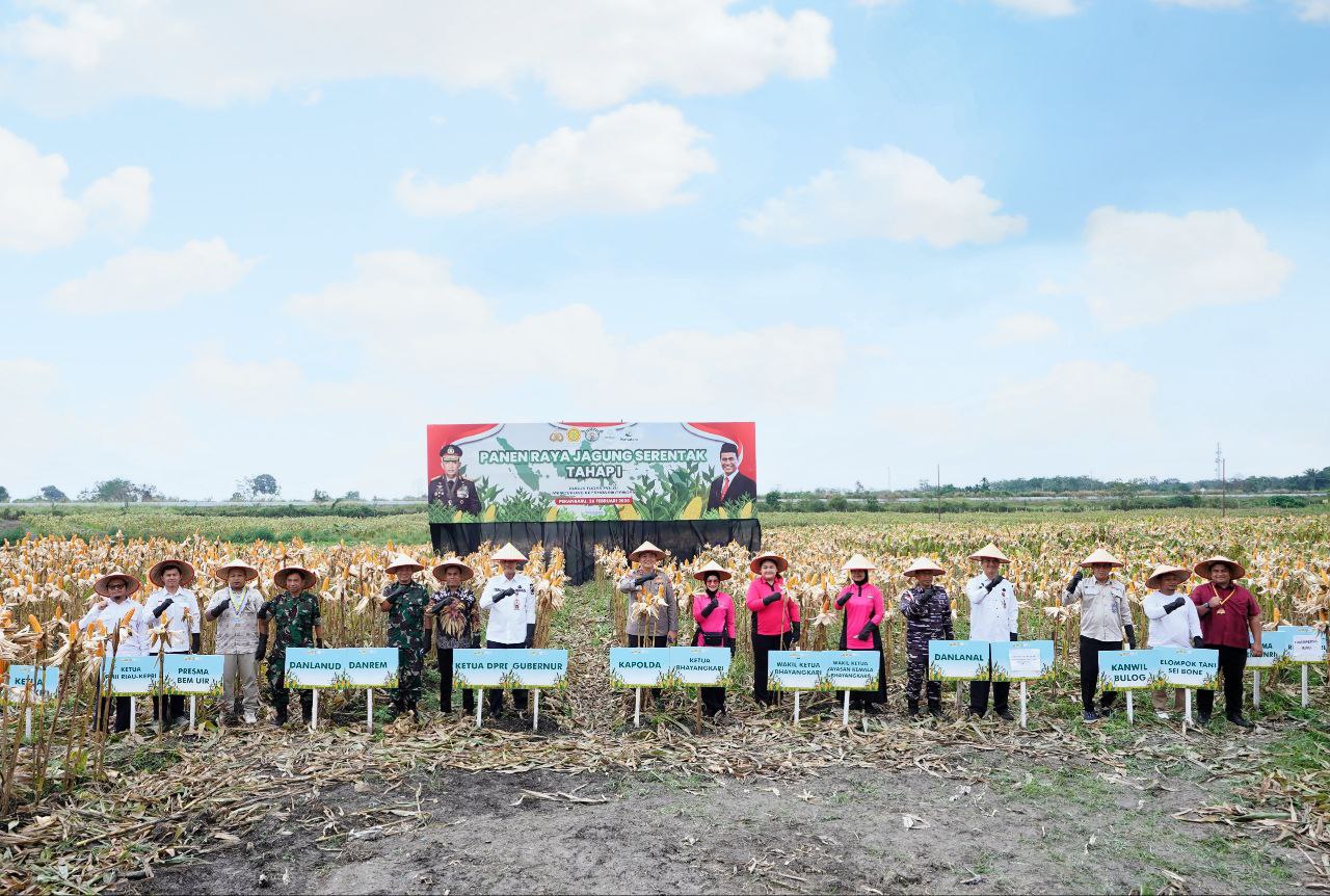 Berhasil Panen Raya Jagung Tahap I, Pj Sekdaprov Apresiasi Kapolda Riau