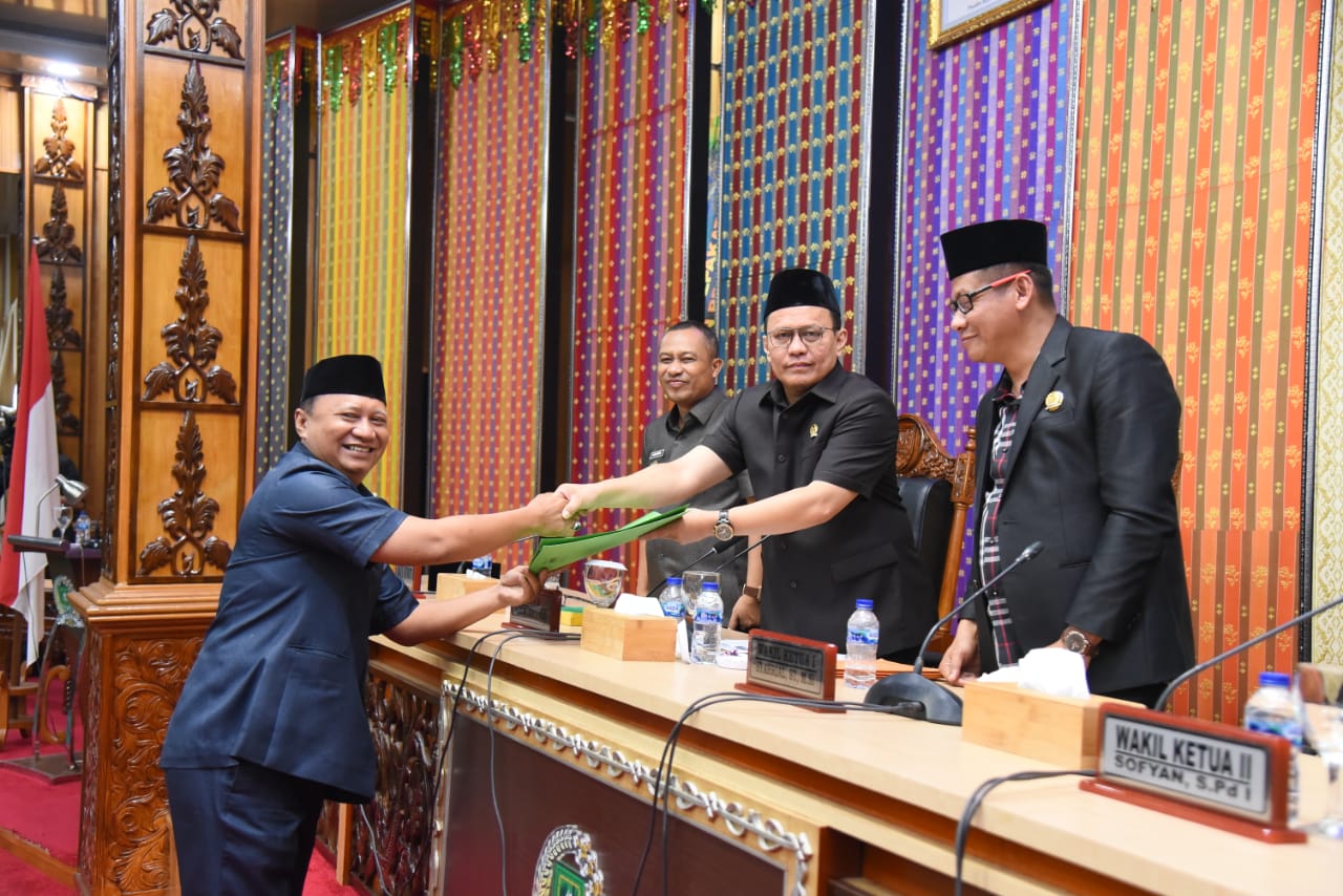 7 Fraksi Sampaikan Catatan Terhadap KLPJ Bupati Bengkalis 2022