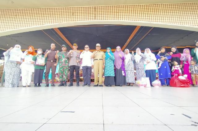 Puncak Hari Kesehatan Nasional, Bupati Inhil Sampaikan Pentingnya Peran Bidan